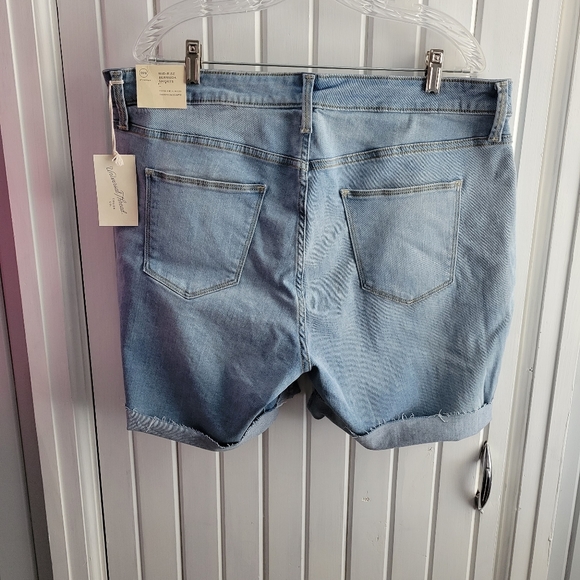 Mid-Rise Bermuda Shorts - Picture 2 of 5
